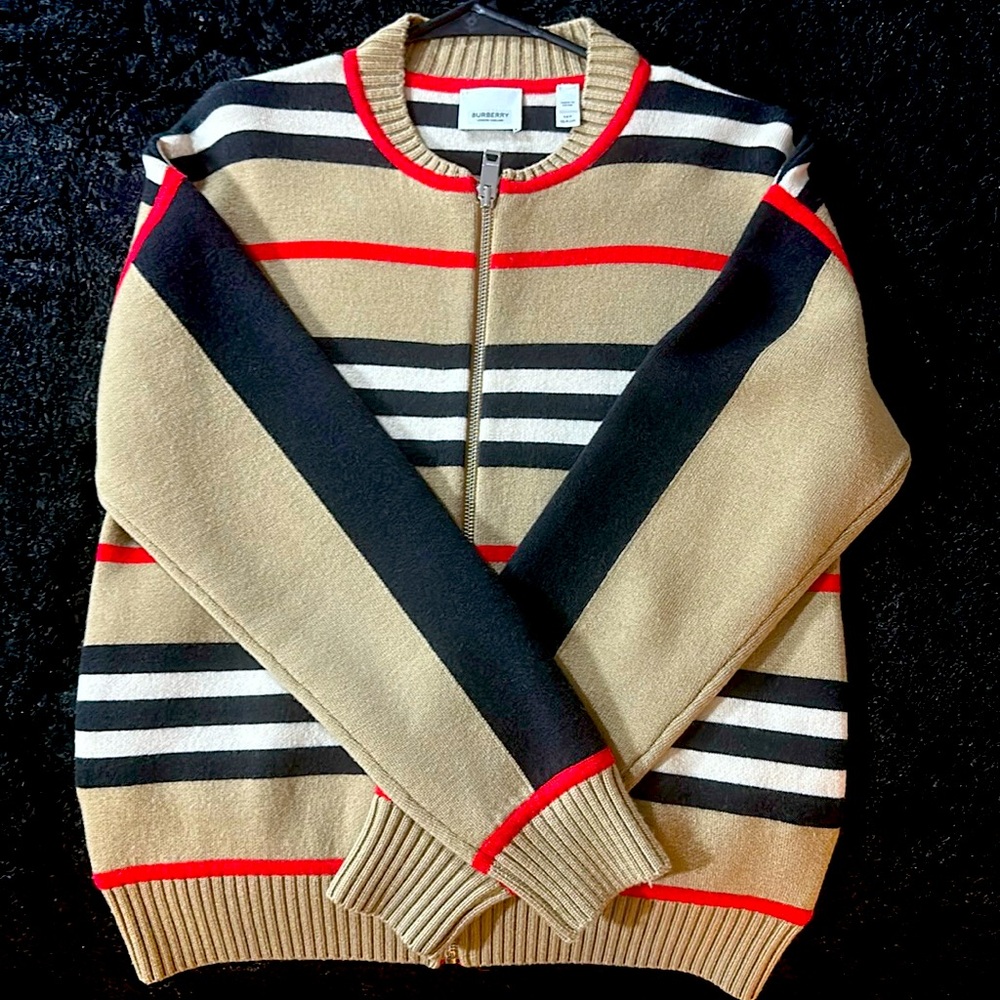 Boys Burberry sweatshirt or sweater with zipper and side pockets